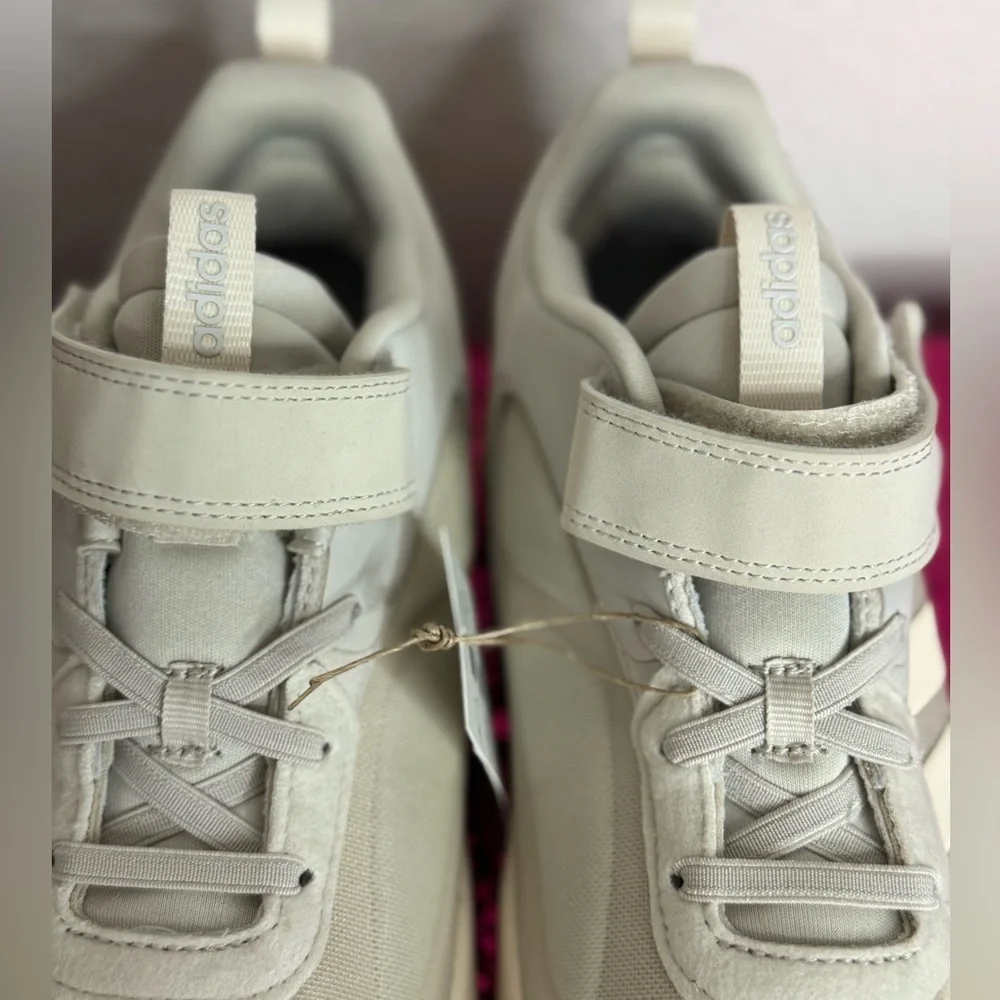 NEWw/TAGS🏷️ ADIDAS Ivory Athletic Cloadfoam Sneakers, Velcro Strap (Men’s 7)